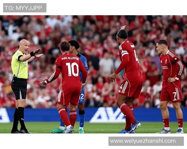 英超争议判罚VAR未介入，禁区手球与点球漏判引发裁判标准质疑